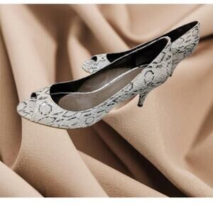 Tahari 7.5 medium Marie faux snake skin open toe woman's heal.